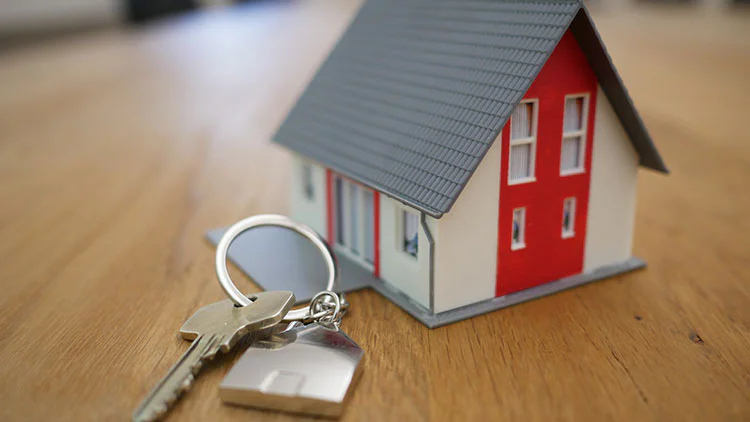 house figure and house key
