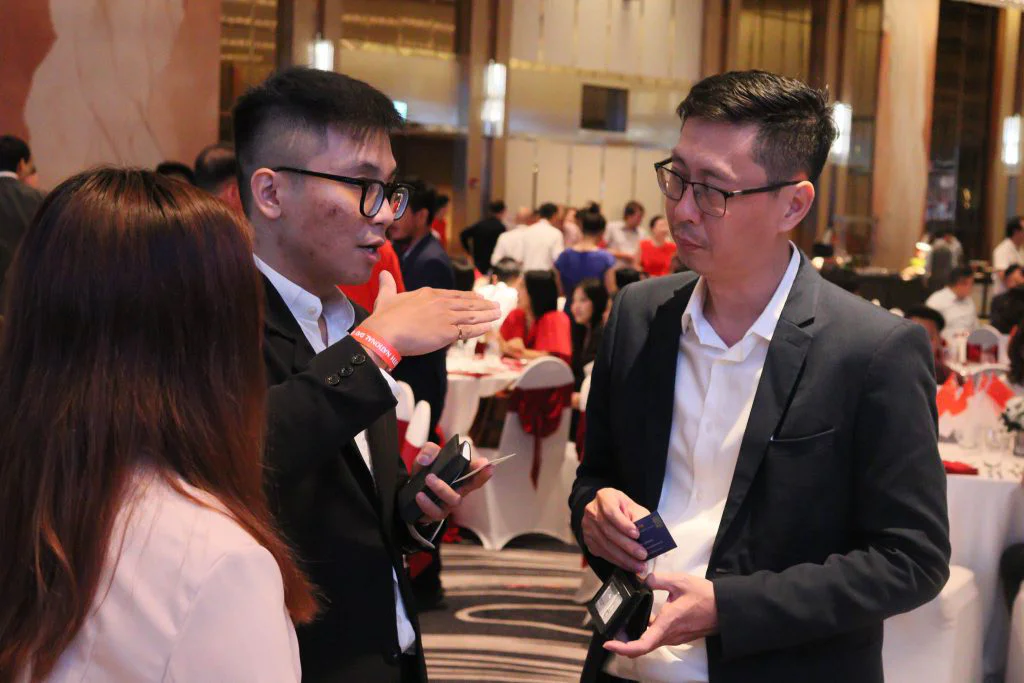 BBCIncorp representatives discussed with a guest regarding business in Singapore